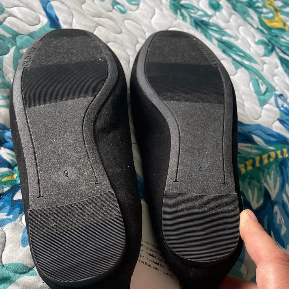 Old Navy Women's Classic Black Loafers - Picture 4 of 5